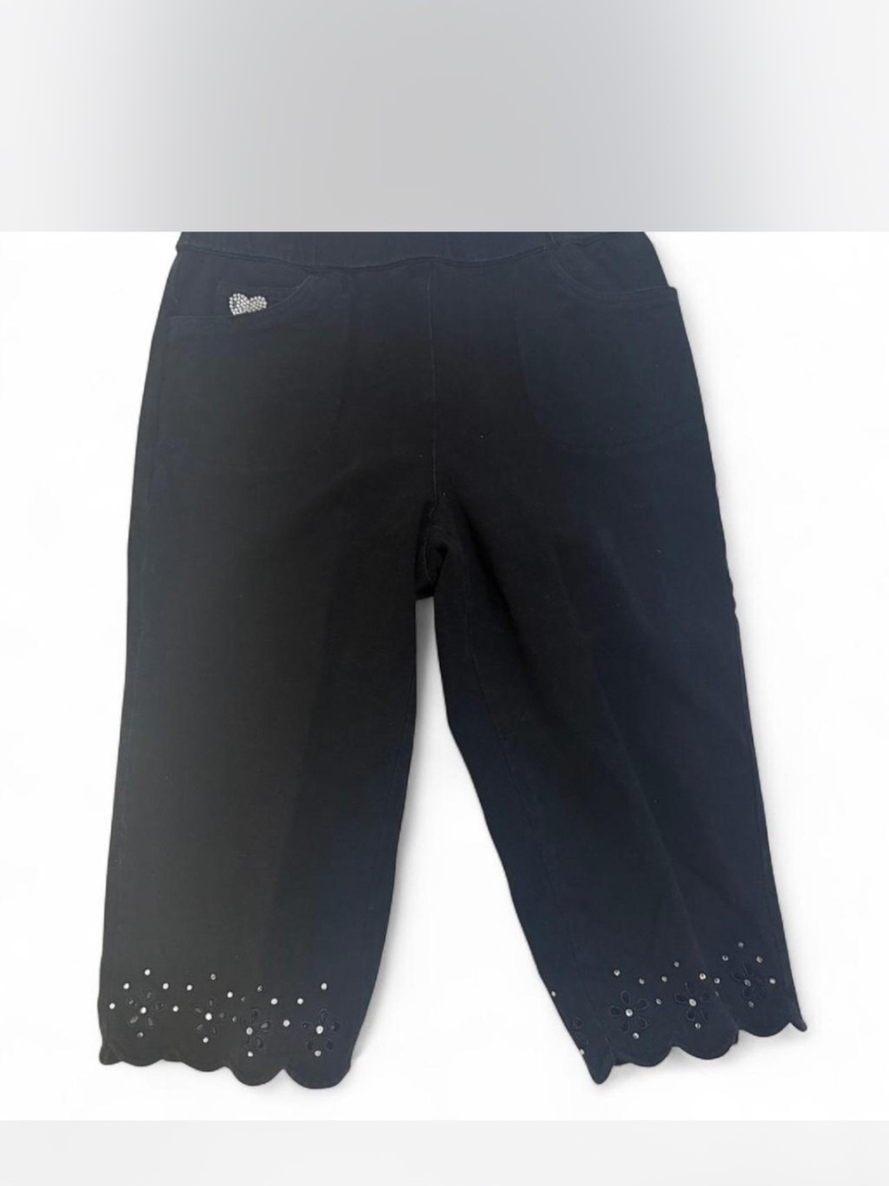 Vintage Black Scallop-Hem Capri Jeans with Rhinestone Detail